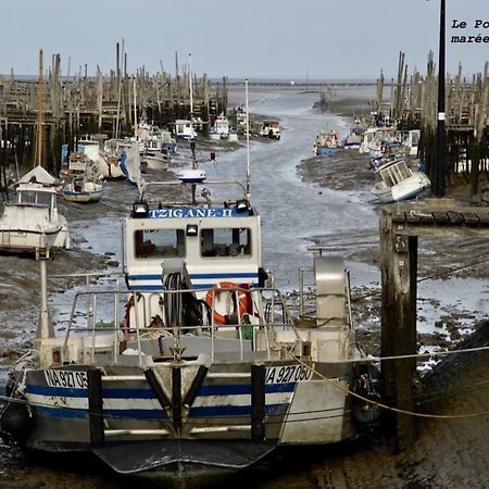 Le cachet d’une maison de centre-bourg à Beauvoir-sur-Mer Esterno foto