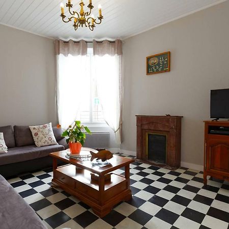 Le cachet d’une maison de centre-bourg à Beauvoir-sur-Mer Esterno foto