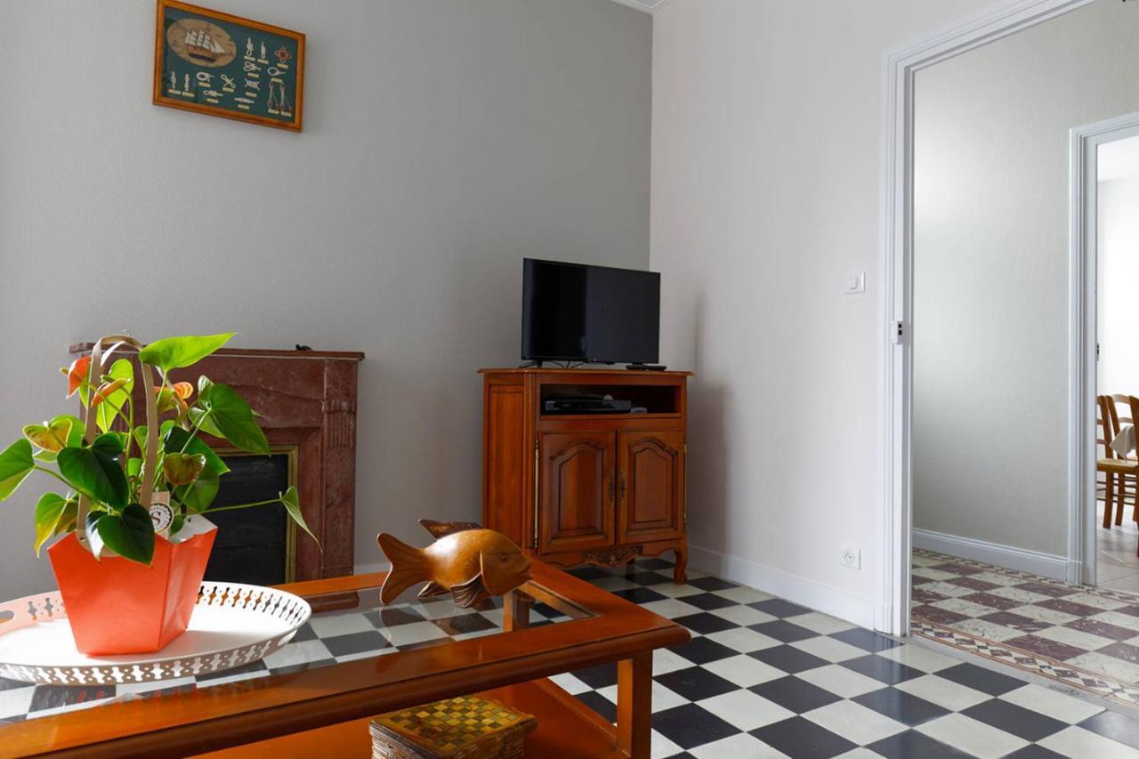 Le cachet d’une maison de centre-bourg à Beauvoir-sur-Mer Esterno foto