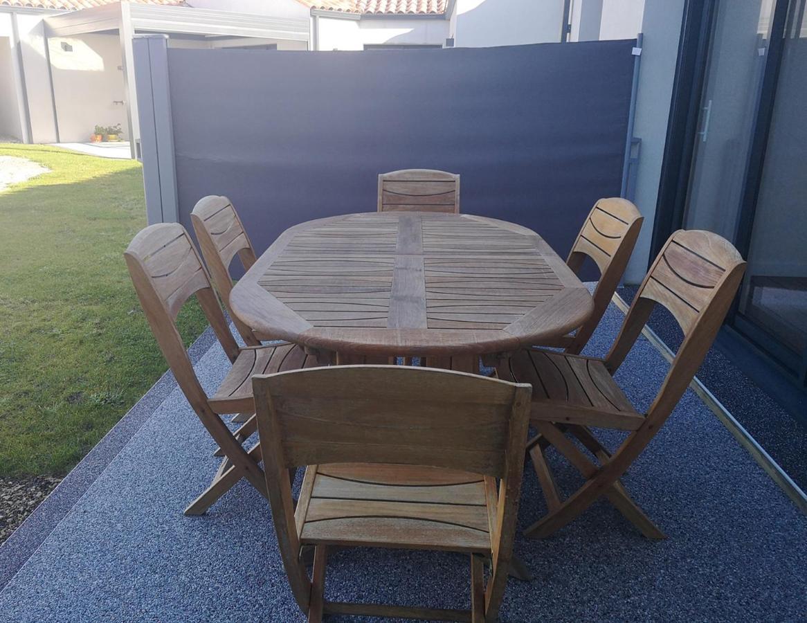 Le cachet d’une maison de centre-bourg à Beauvoir-sur-Mer Esterno foto