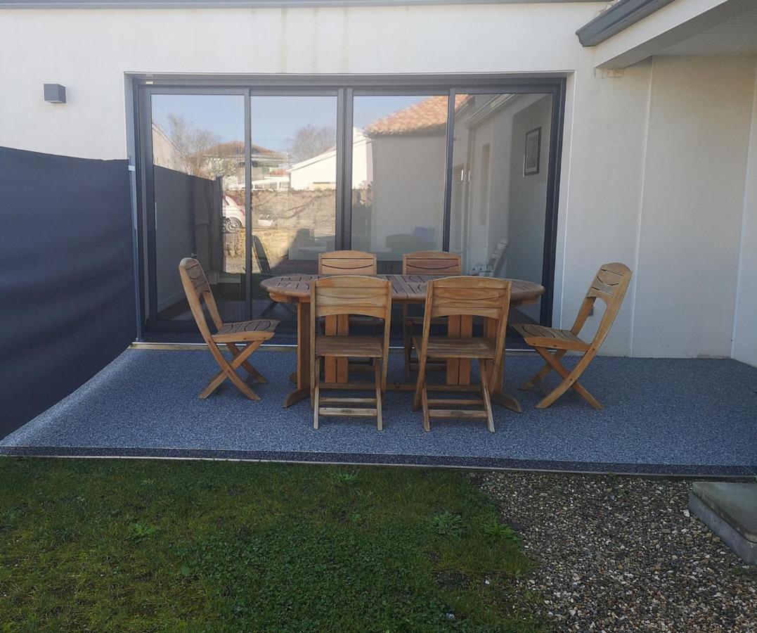 Le cachet d’une maison de centre-bourg à Beauvoir-sur-Mer Esterno foto