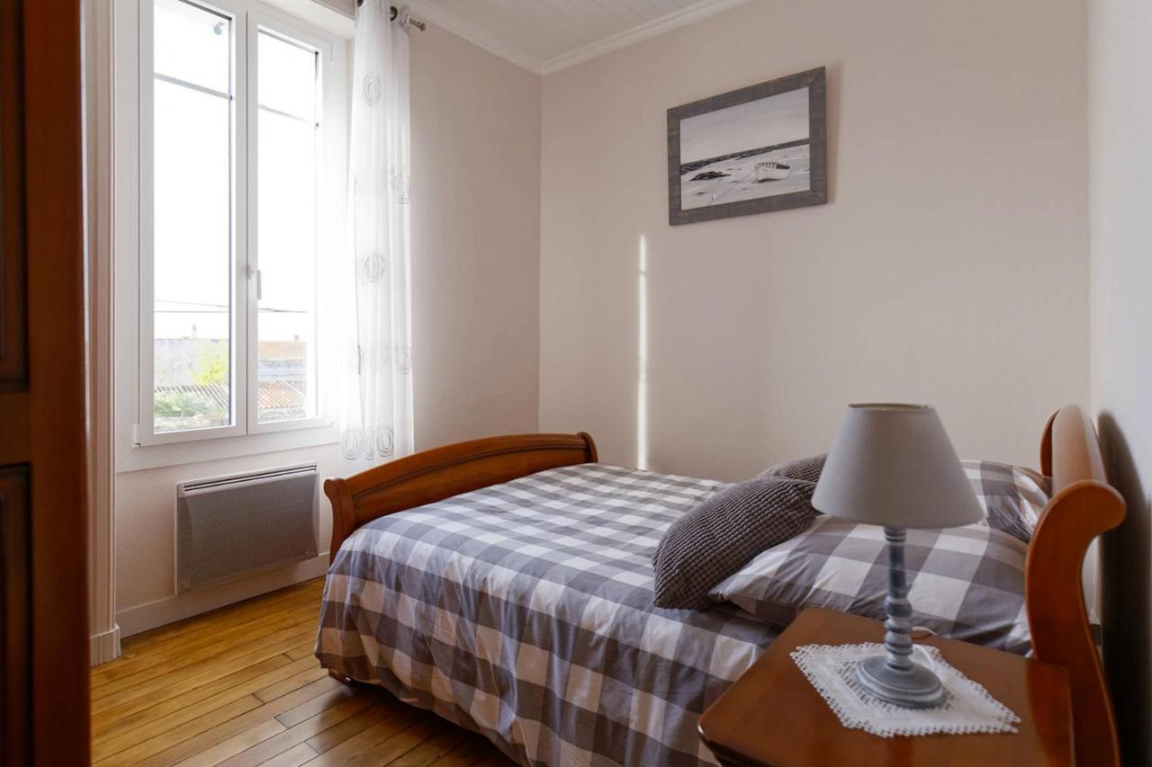 Le cachet d’une maison de centre-bourg à Beauvoir-sur-Mer Esterno foto