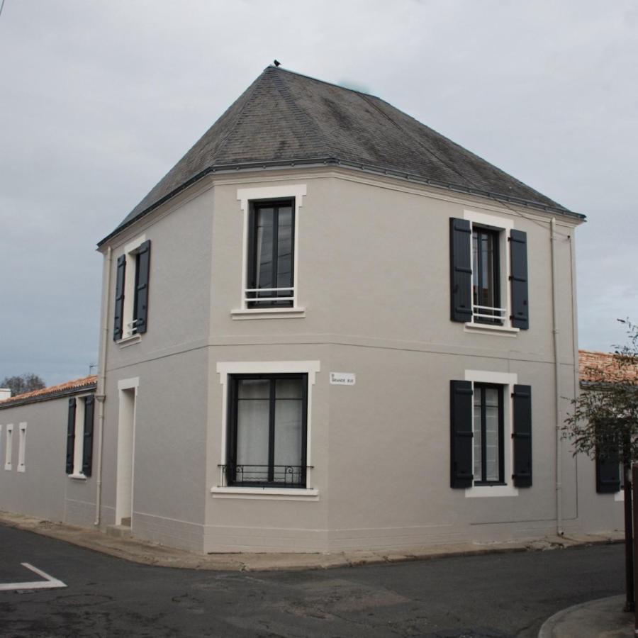 Le cachet d’une maison de centre-bourg à Beauvoir-sur-Mer Esterno foto