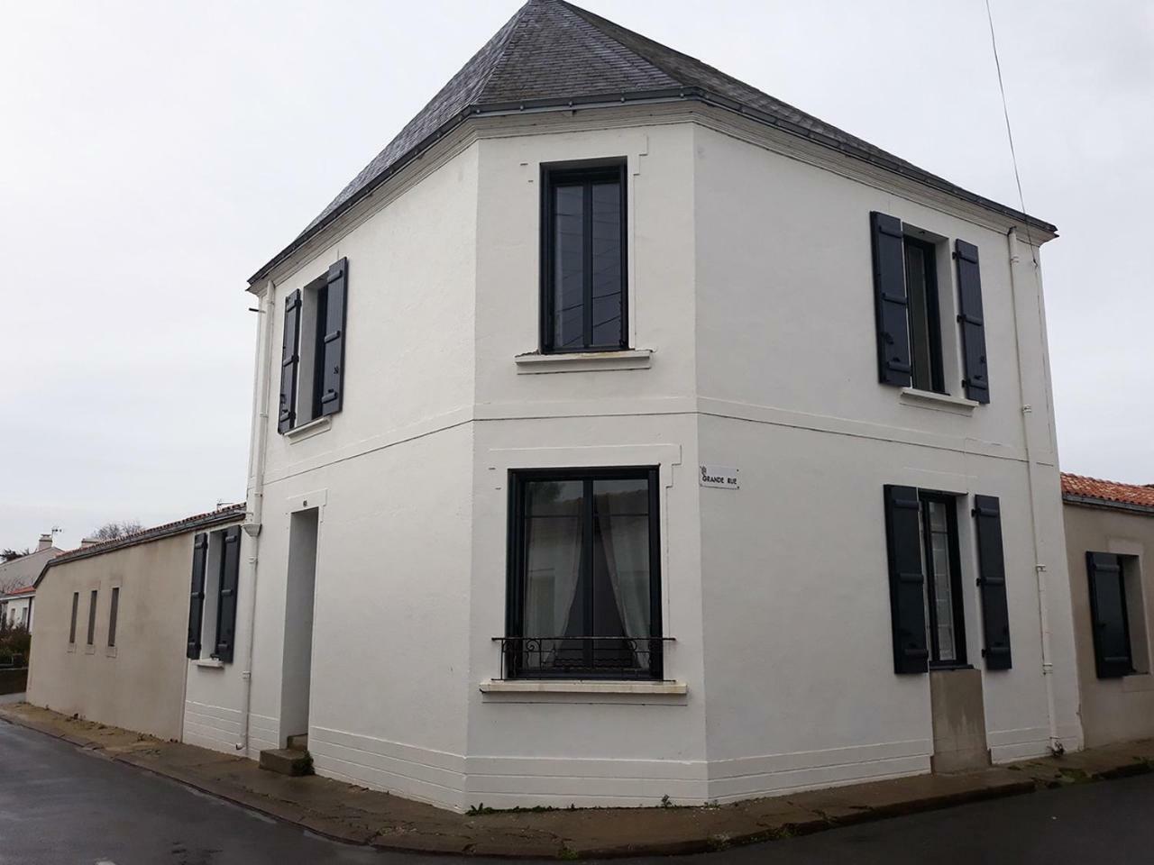 Le cachet d’une maison de centre-bourg à Beauvoir-sur-Mer Esterno foto