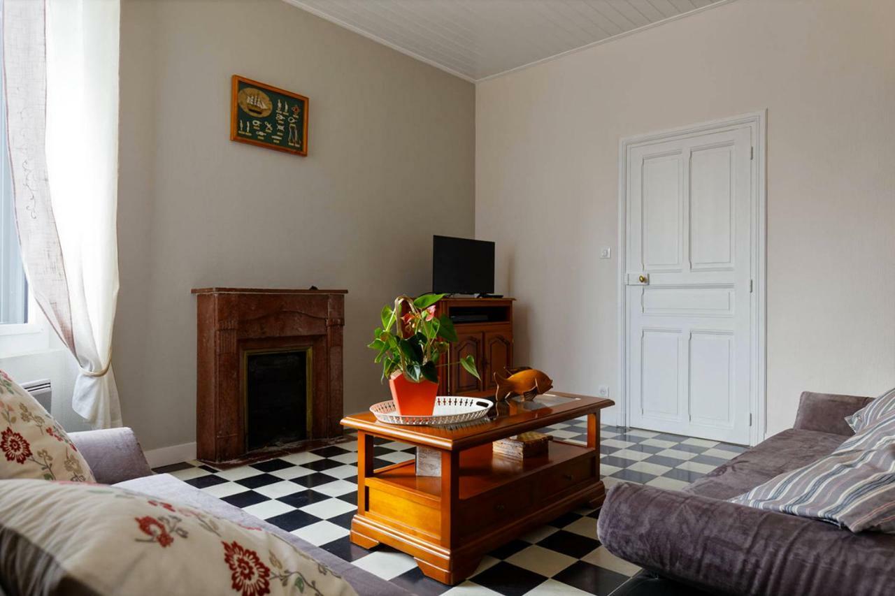Le cachet d’une maison de centre-bourg à Beauvoir-sur-Mer Esterno foto