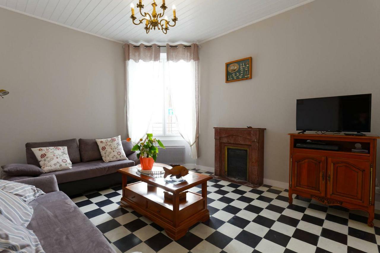 Le cachet d’une maison de centre-bourg à Beauvoir-sur-Mer Esterno foto